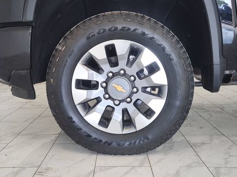 Used 2024 Chevrolet Silverado 2500 Custom w/ Custom Value Package AWD/4WD image 9
