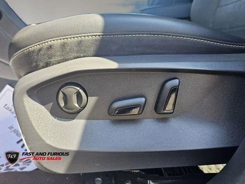 Used 2022 Volkswagen Taos SE FWD image 29