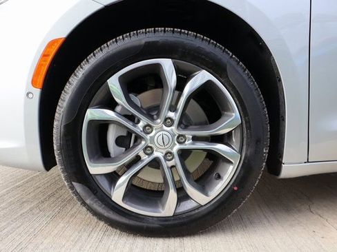 New 2026 Chrysler Pacifica Pinnacle image 31