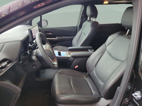 Used 2025 Toyota Sienna Limited image 9