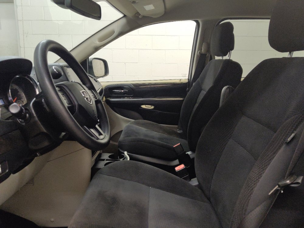 Used 2019 Dodge Grand Caravan SE FWD image 17