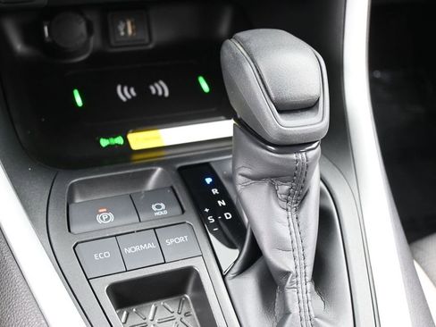 Used 2025 Toyota RAV4 XLE w/ Convenience Package FWD image 21