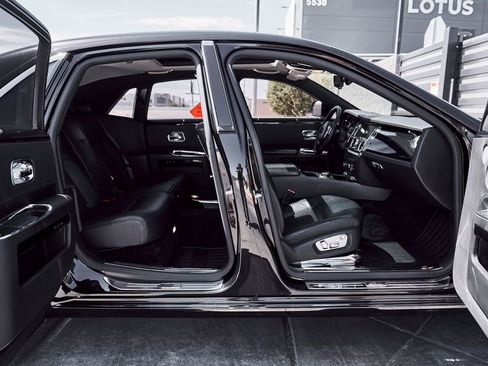 Used 2014 Rolls-Royce Ghost RWD image 23