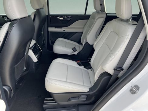 New 2026 Lincoln Aviator 2WD image 25
