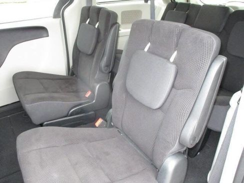 Used 2018 Dodge Grand Caravan SE w/ UConnect Hands-Free Group image 31