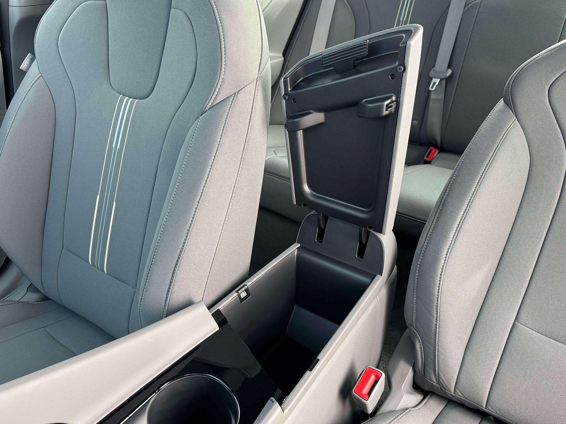 New 2026 Hyundai Elantra Hybrid FWD image 18