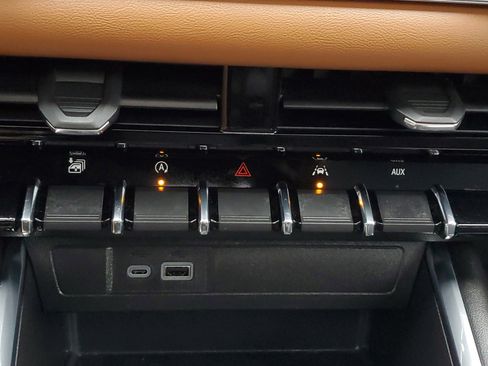 Used 2024 GMC Canyon AT4 image 26