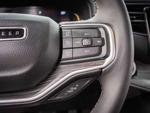 Used 2024 Jeep Wagoneer Series II w/ Flexible Seating Group image 17