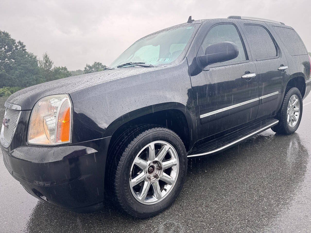 Used 2013 GMC Yukon Denali AWD/4WD image 3