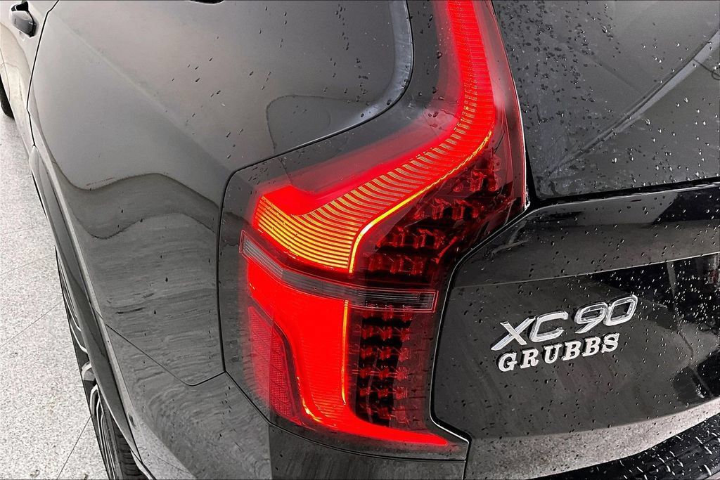 New 2026 Volvo XC90 T8 Plus w/ Protection Package Premier AWD/4WD image 27