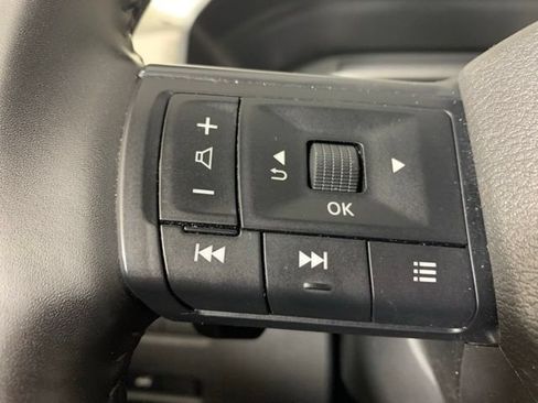 Used 2025 Nissan Rogue SV AWD/4WD image 28