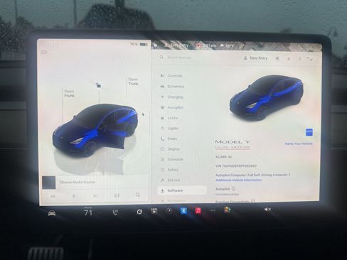 Used 2023 Tesla Model Y Performance image 11