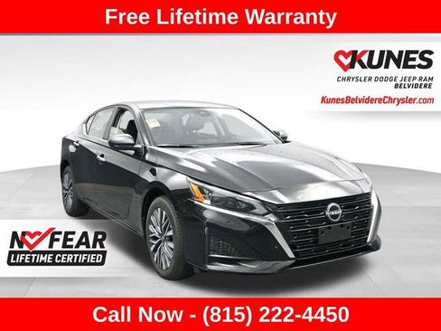 Used 2024 Nissan Altima 2.5 SV AWD/4WD image 1