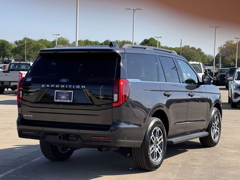 New 2025 Ford Expedition Active image 4