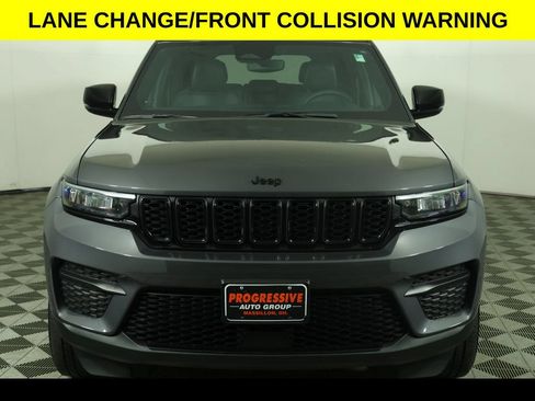 Used 2023 Jeep Grand Cherokee Altitude AWD/4WD image 12