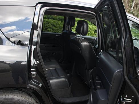 Used 2011 Jeep Compass Limited AWD/4WD image 6