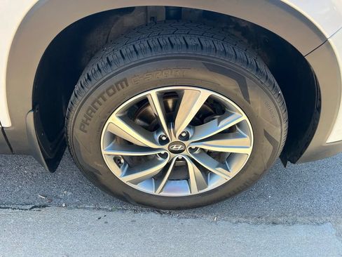 Used 2019 Hyundai Santa Fe SEL FWD image 12