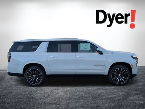 New 2026 Chevrolet Suburban High Country image 2