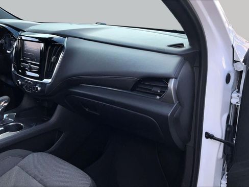 Used 2023 Chevrolet Traverse LT FWD image 17