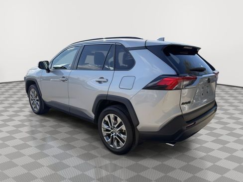 Used 2022 Toyota RAV4 XLE Premium FWD image 5