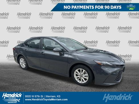 Used 2025 Toyota Camry LE image 1