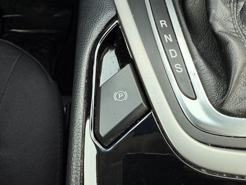 Used 2017 Ford Edge SEL image 25