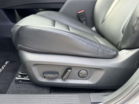 Used 2023 Nissan Rogue SV w/ SV Premium B Package AWD/4WD image 19