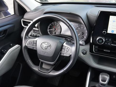 Used 2023 Toyota Highlander LE AWD/4WD image 34