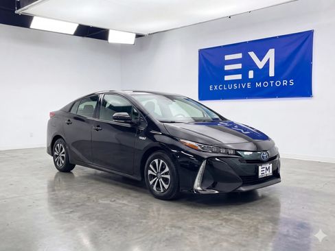 Used 2020 Toyota Prius Prime XLE FWD image 1