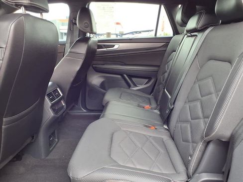 Used 2024 Volkswagen Atlas Cross Sport SE image 20