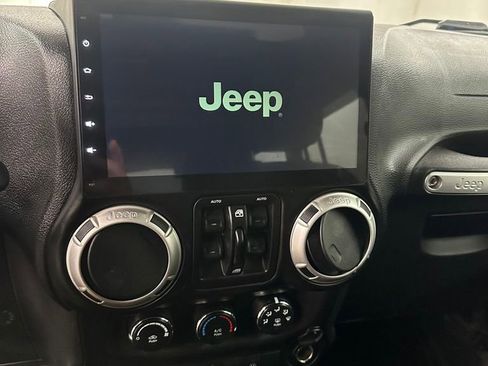 Used 2017 Jeep Wrangler Unlimited Sahara w/ Connectivity Group image 18