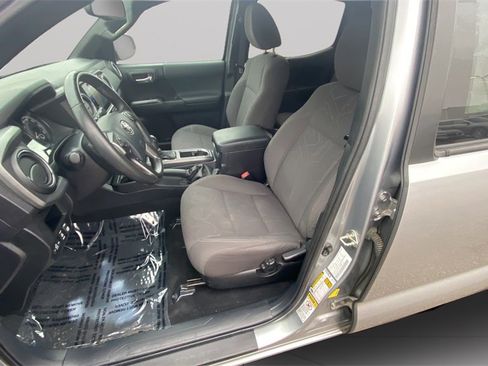 Used 2017 Toyota Tacoma TRD Sport image 30