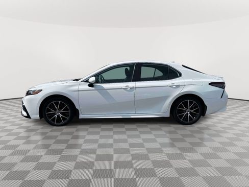 Used 2024 Toyota Camry SE AWD/4WD image 4