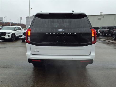 Used 2025 Ford Expedition Active image 3