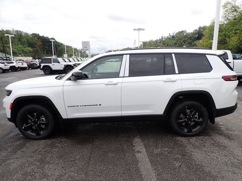 New 2025 Jeep Grand Cherokee L Altitude image 2