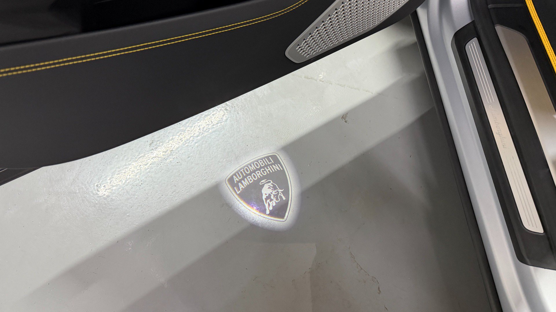 Used 2022 Lamborghini Urus AWD/4WD image 47