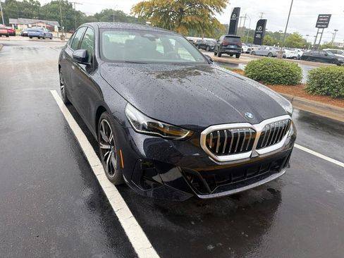 Used 2026 BMW 530i w/ M Sport Package RWD image 5