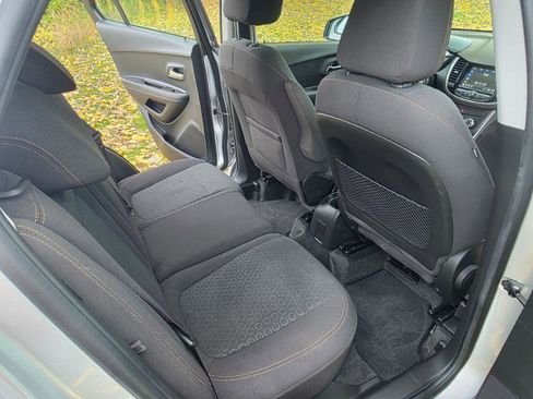 Used 2018 Chevrolet Trax LS AWD/4WD image 36
