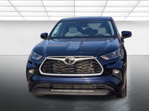 Used 2022 Toyota Highlander LE FWD image 22