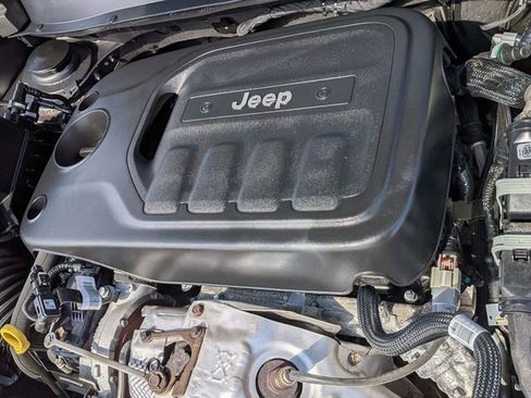 Certified 2022 Jeep Cherokee Limited AWD/4WD image 30