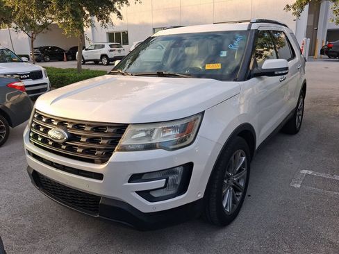 Used 2016 Ford Explorer Limited w/ Equipment Group 301A FWD image 3
