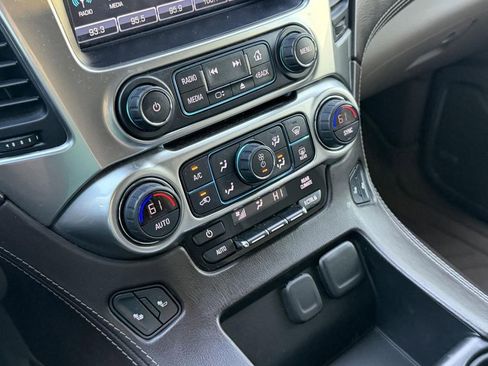 Used 2020 Chevrolet Suburban LT image 21