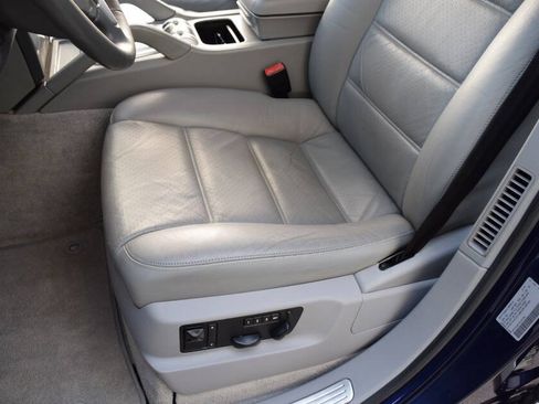 Used 2004 Porsche Cayenne Turbo AWD/4WD image 40