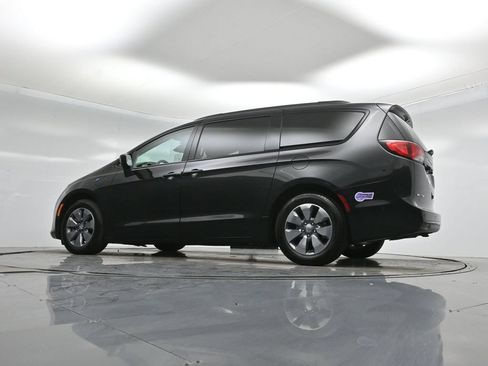 Used 2018 Chrysler Pacifica Limited w/ Advanced Safetytec Group FWD image 51