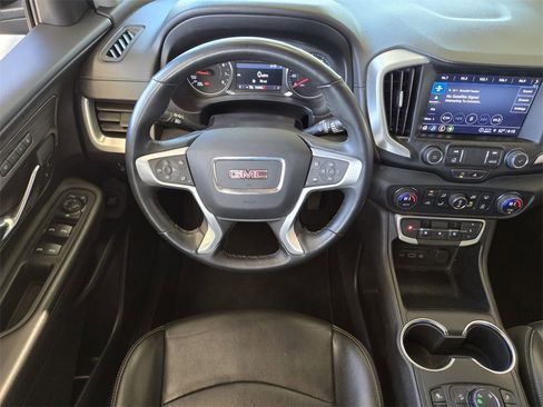 Used 2024 GMC Terrain SLT image 13