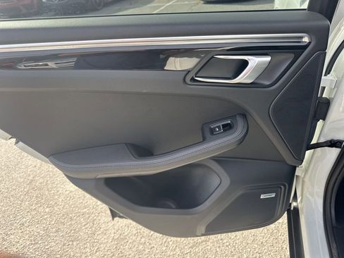 Used 2021 Porsche Macan image 28