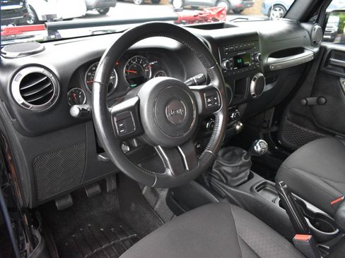 Used 2017 Jeep Wrangler Sport w/ Quick Order Package 23S AWD/4WD image 14