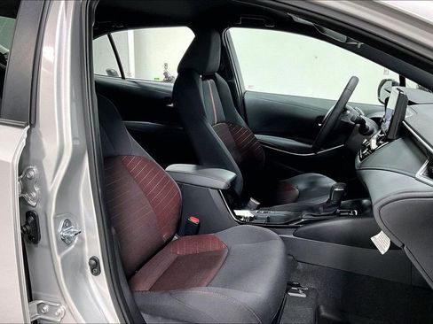 Used 2025 Toyota Corolla SE image 10
