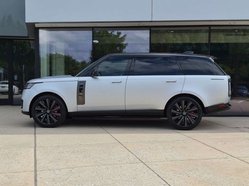 Used 2024 Land Rover Range Rover SV AWD/4WD image 2