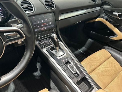 Used 2018 Porsche 718 Boxster RWD image 4